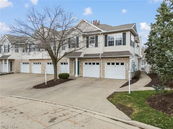 5200 Heather Field Cir APT C2, Cleveland, OH 44134