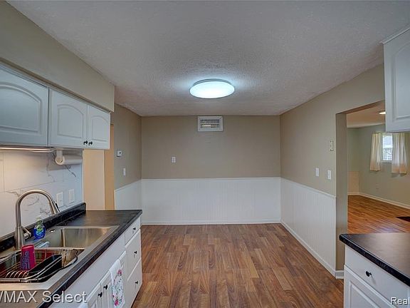 3rd image of 2113 Brady Ave
