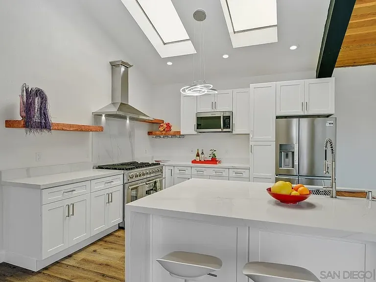1935 Nautilus St — Photo 7