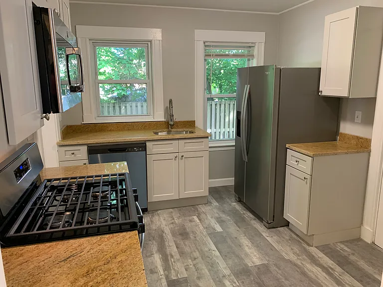 45 Wilson Ave #1R — Photo 3