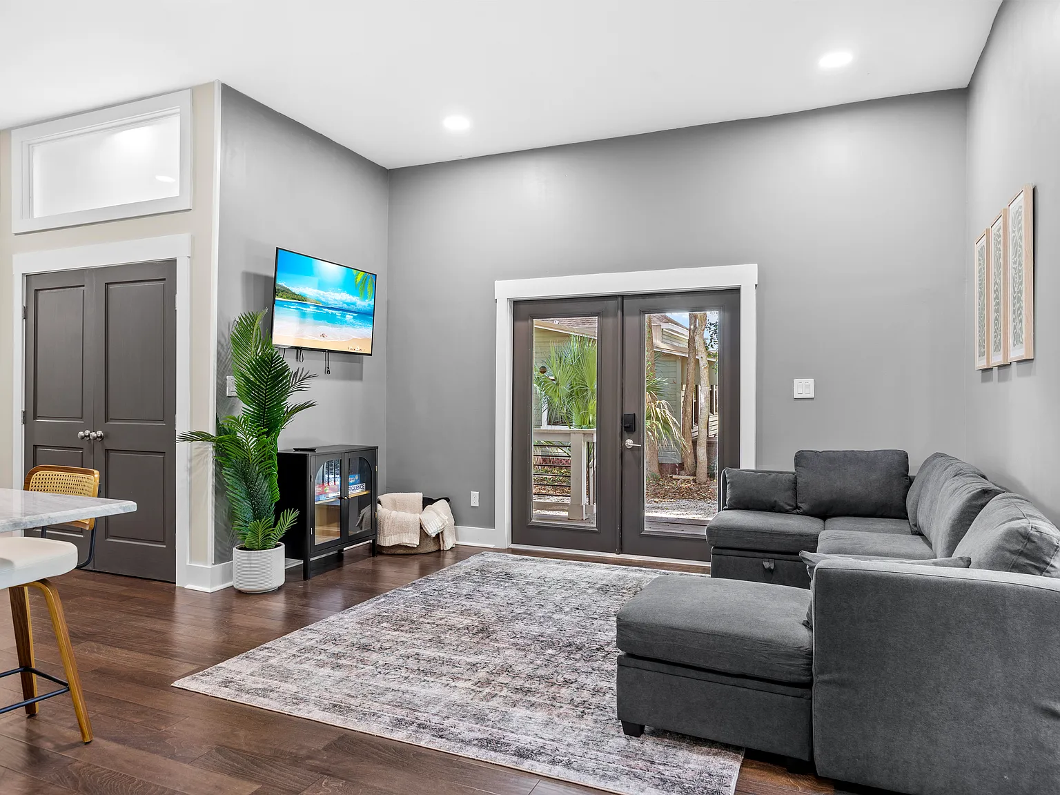 2 bed, 813 sqft, $2,000 — Photo 2