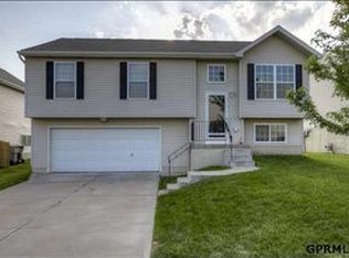 8710 N 155th St, Bennington, NE 68007