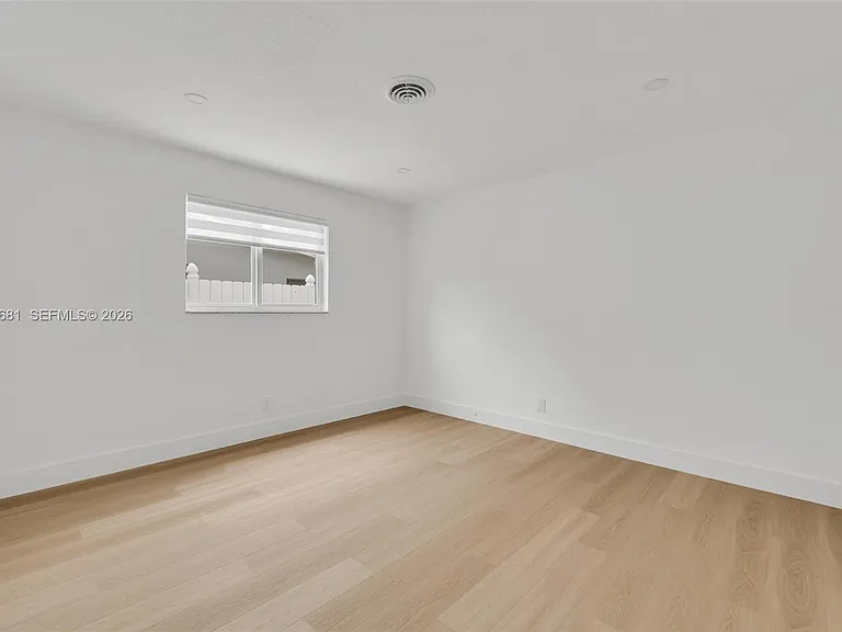 1611 NE 50th Ct #1 — Photo 11
