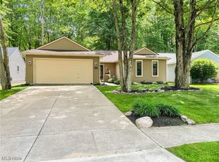 226 Maplelawn Dr, Berea, OH 44017