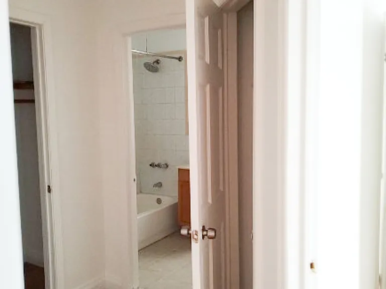 3560 Olinville Ave #4K — Photo 9
