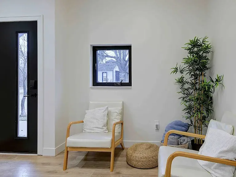 921 E Otjen St — Photo 11