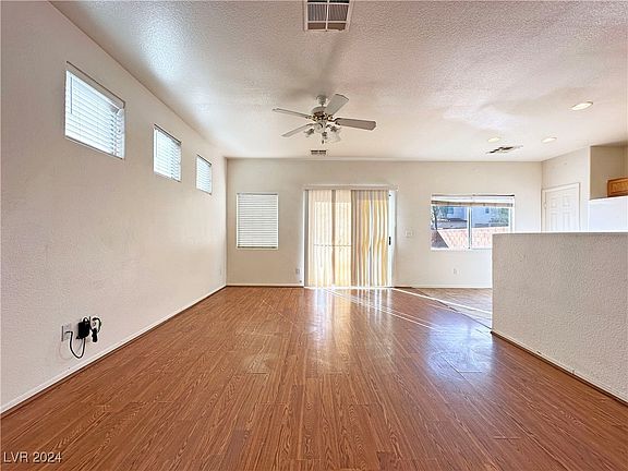 3rd image of 6067 Clovelly St