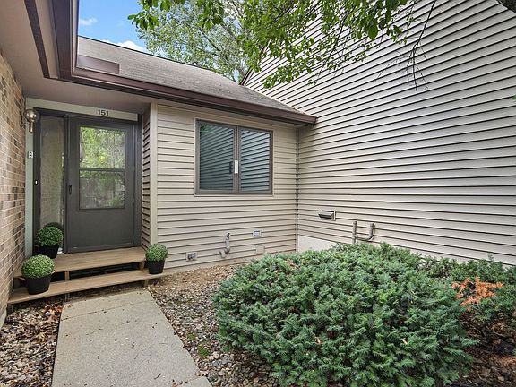 3rd image of 151 Ponwood Cir