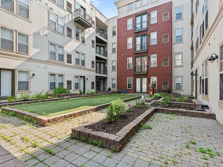 Uptown Lake Apartments — Photo 35
