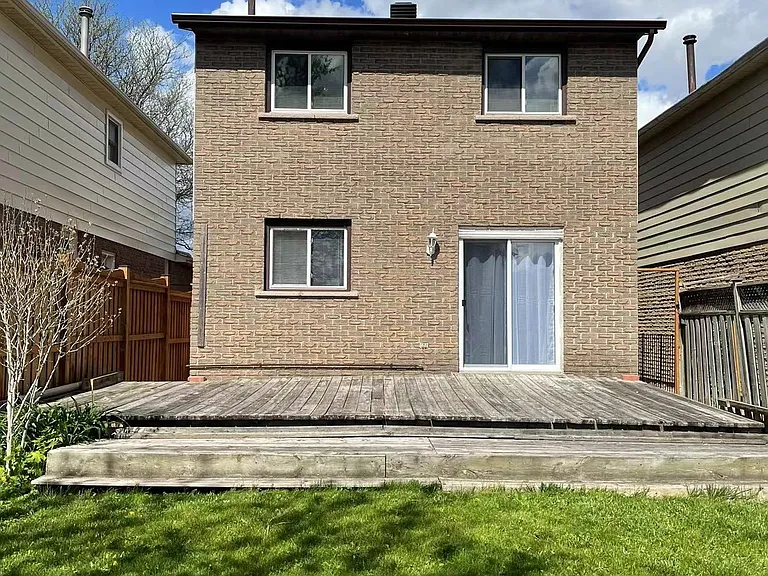 6972 Cordingley Cres — Photo 13