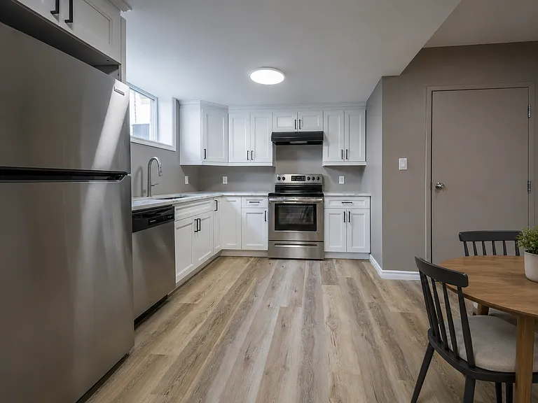 198 Lingham St #B — Photo 4