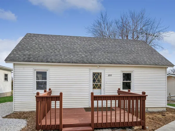 300 Stuart St, Adair, IA 50002