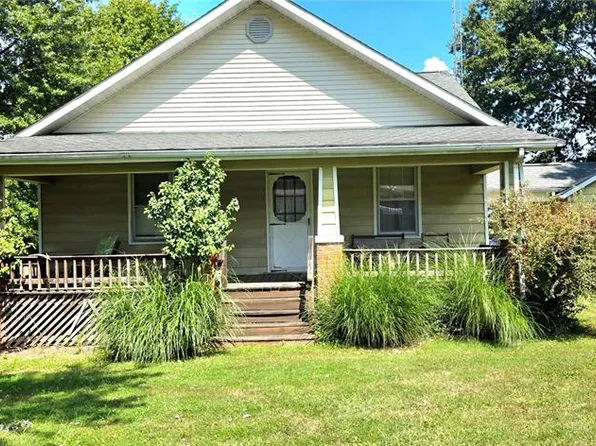 900 W Holmes St, Chester, IL 62233