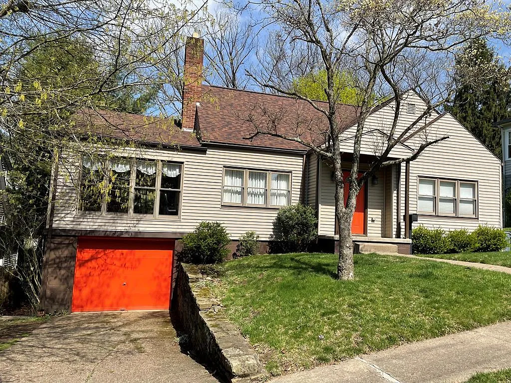 33 Ridgewood Ave photo 1