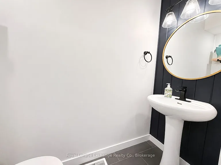 340A Nelson St — Photo 11