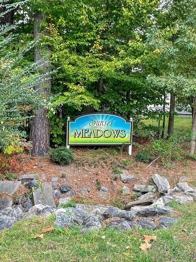Fresh Paint & Private Wooded Yard in York County! — Photo 2