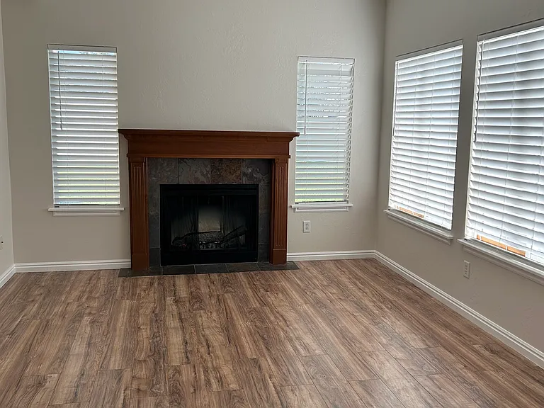 211 E Greenfield Cir #105 — Photo 4