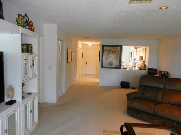 5th image of 24 Southport Ln APT F
