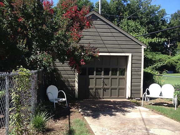 5th image of 73 S Larchmont Dr