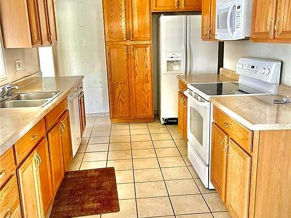 2nd image of 605 Byrnes Ave