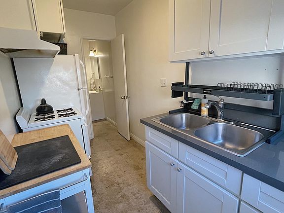 4th image of 122 44th St #1/2