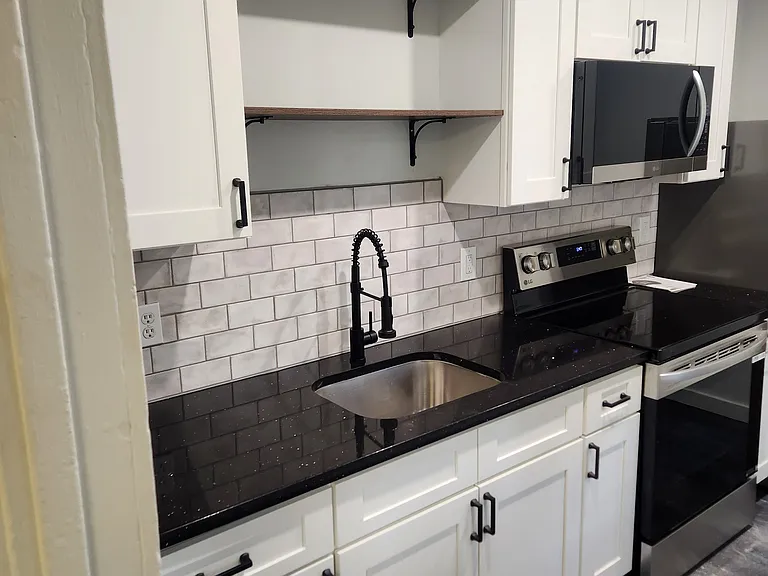 327 E Scull St — Photo 13