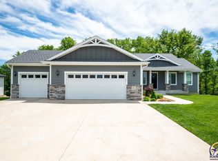3327 SE 23rd St, Topeka, KS 66605