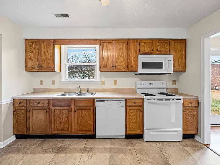 1128 Tobacco Rd — Photo 8