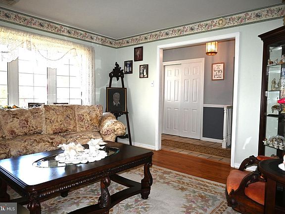 4th image of 2345 Crestview Ln