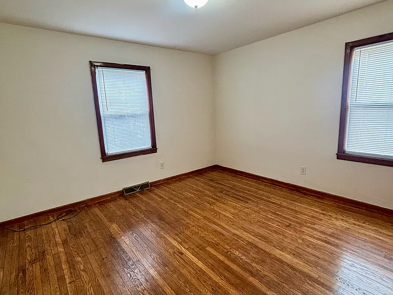 1700 Sonne Ave — Photo 7