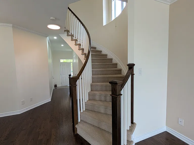 34 Torbec Ave E — Photo 1