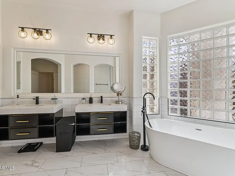 2732 E Hillery Dr — Photo 11