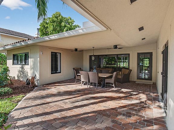 3rd image of 707 SE 25th Avenue