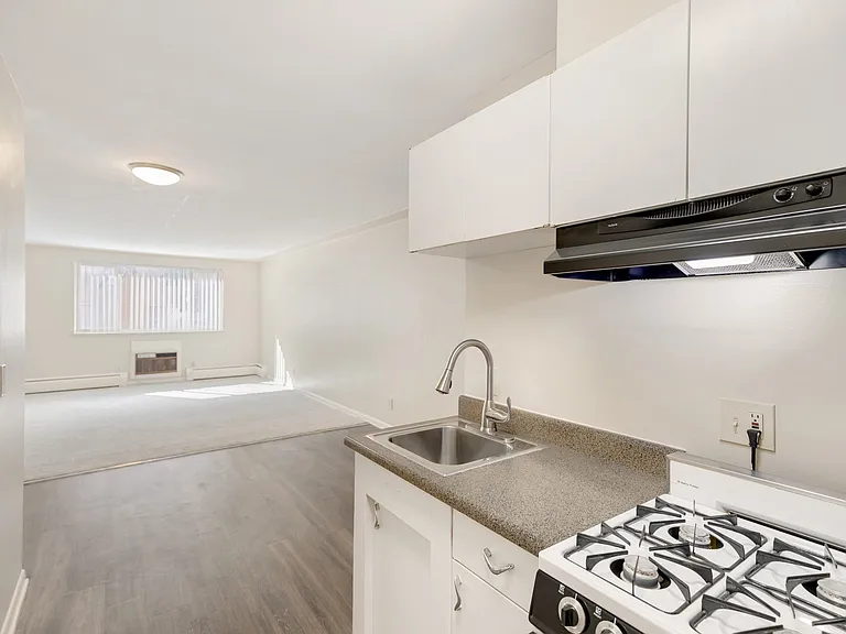 Dahlia Apartments — Photo 32