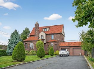 915 Malba Drive, Malba, NY 11357