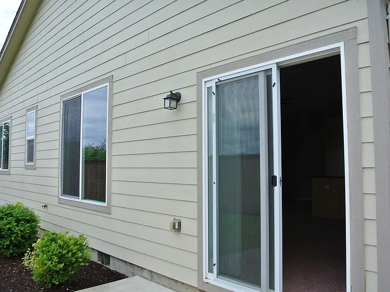 699 Trinity St NE — Photo 21