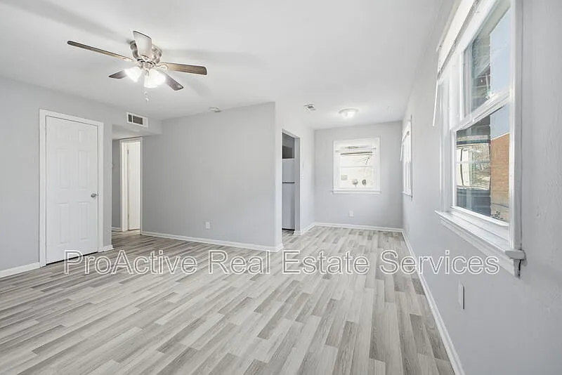 2 bed, 1.0 bath, 800 sqft, $1,525 — Photo 1
