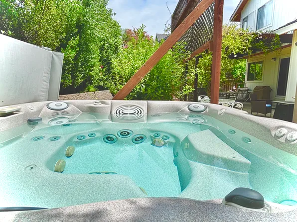 121 Nottingham Way, Windsor, CA 95492