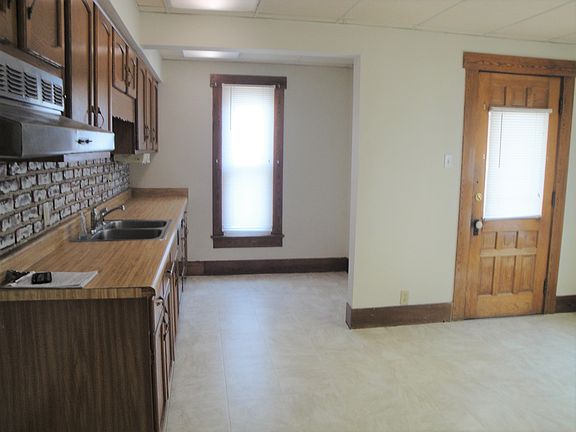 5th image of 106 S Main St