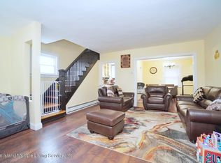 11 Taylor Ct, Staten Island, NY 10310