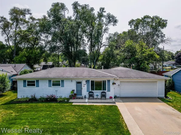 2444 Howe St, Shelby Township, MI 48317