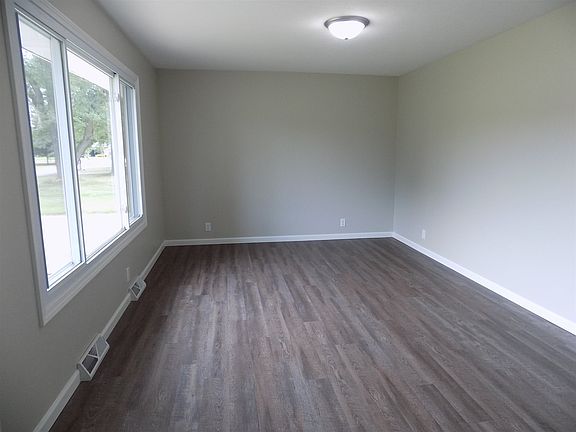 3rd image of 58943 Sunrise Ln