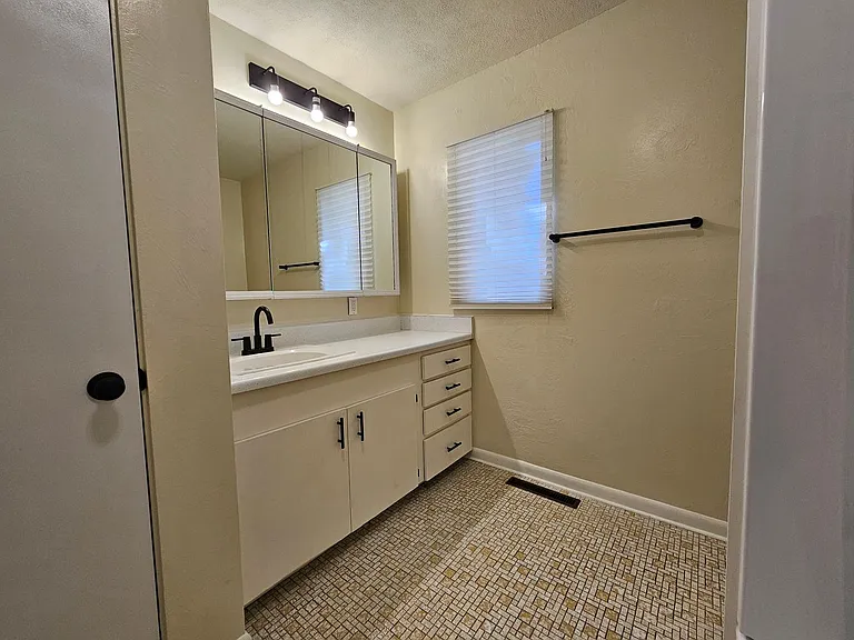 3617 Leeds Ln — Photo 15