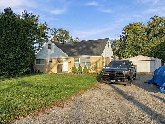 4th image of 2329 Scott St