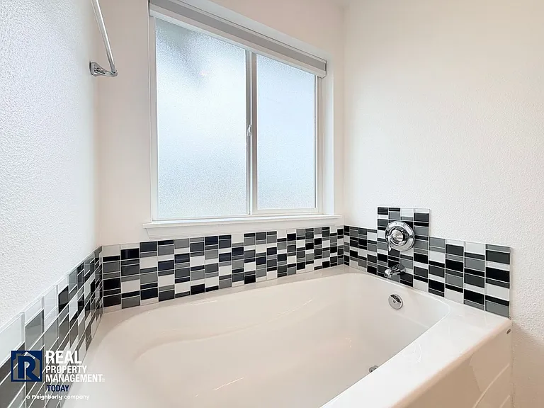 15329 SE 278th St — Photo 18