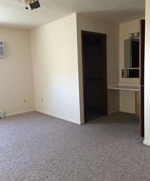 7477 Huntington Dr — Photo 9