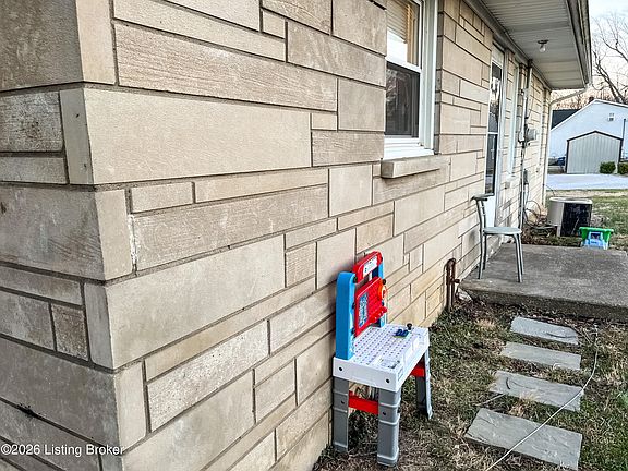 4th image of 407 Millerstown St