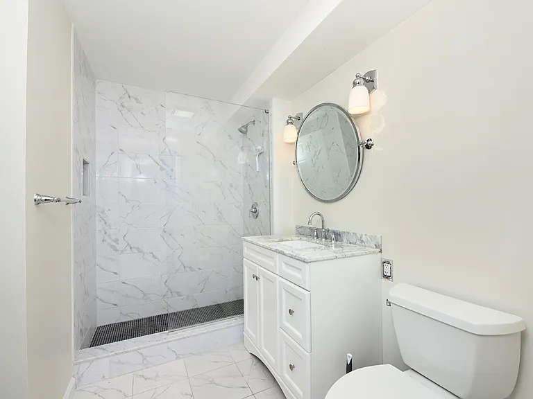901 Madison St #5D — Photo 17