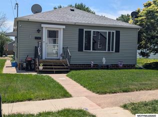 27 26th St SW, Mason City, IA 50401