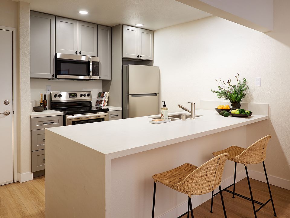 The model unit with our remodel kitchen counter top and island.